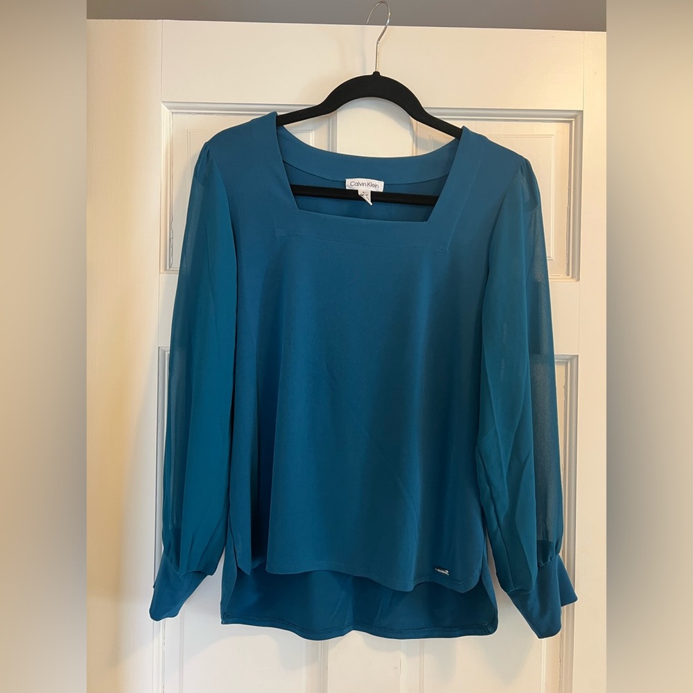 Elegant Calvin Klein blue blouse